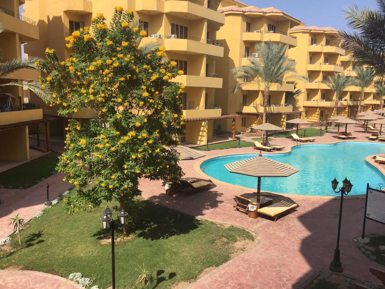 Pool View Apartment At British Resort - Unit 02 Gurdaka Kültér fotó